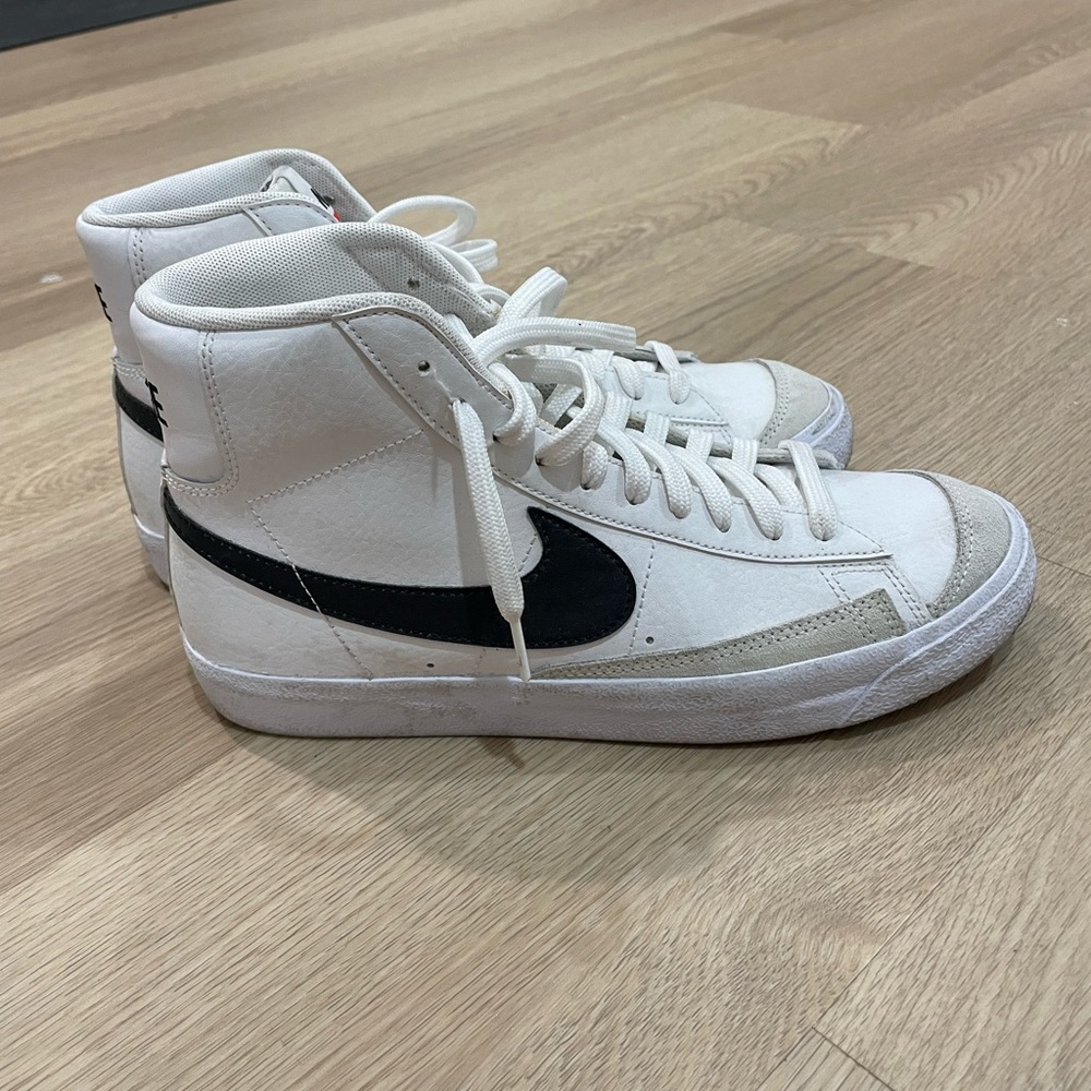 Nike blazer. Gently used. Boys 7Y. Uk 6.